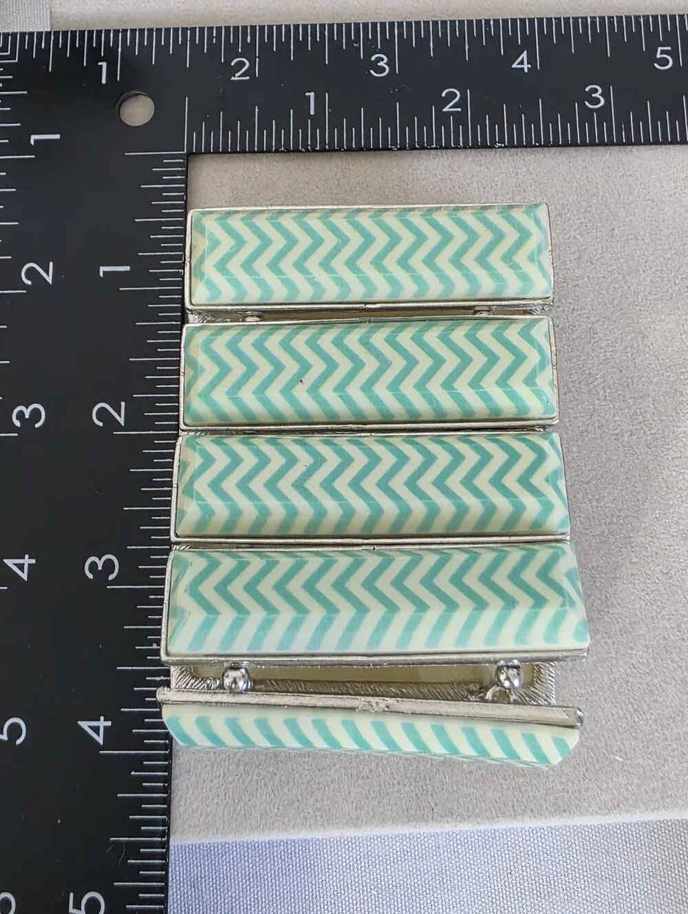 Chic Mint Green Chevron Silver Tone Stretch Statement Cuff Bracelet